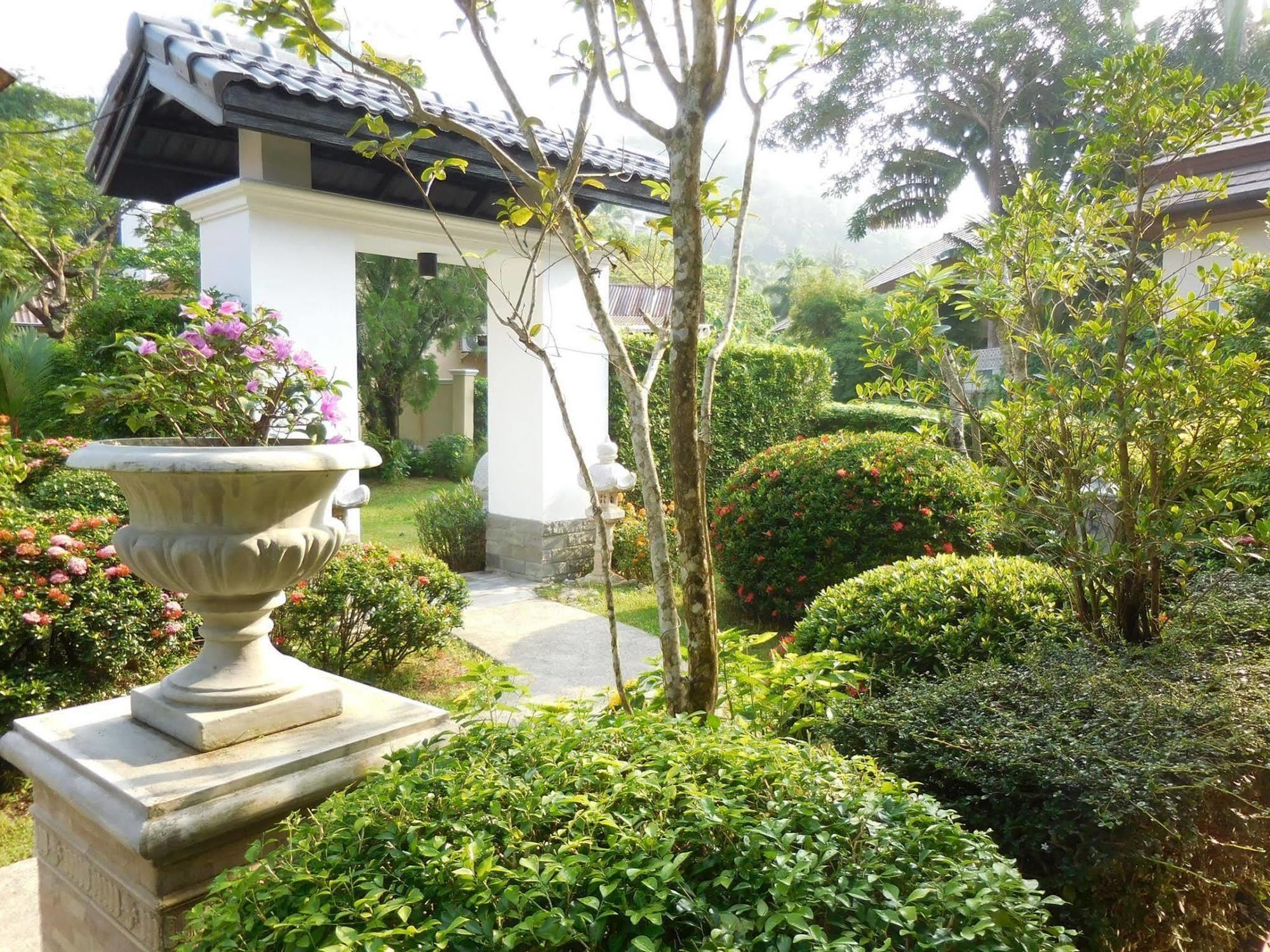 Holiday Village And Natural Garden Resort Phuket 외부 사진